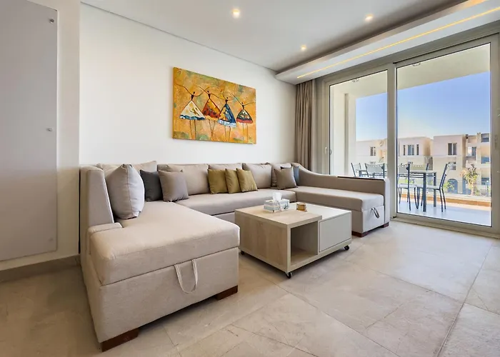 Poolside Townhome With 2 Masters, A Huge Terrace In El Gouna