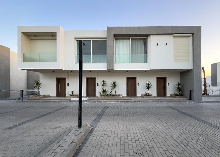 Poolside Townhome With 2 Masters, A Huge Terrace In El Gouna