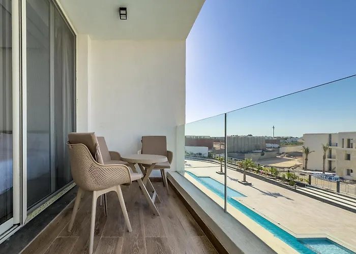 Poolside Townhome With 2 Masters, A Huge Terrace In El Gouna *