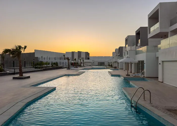 בית נופש Poolside Townhome With 2 Masters, A Huge Terrace In El Gouna הורגהדה