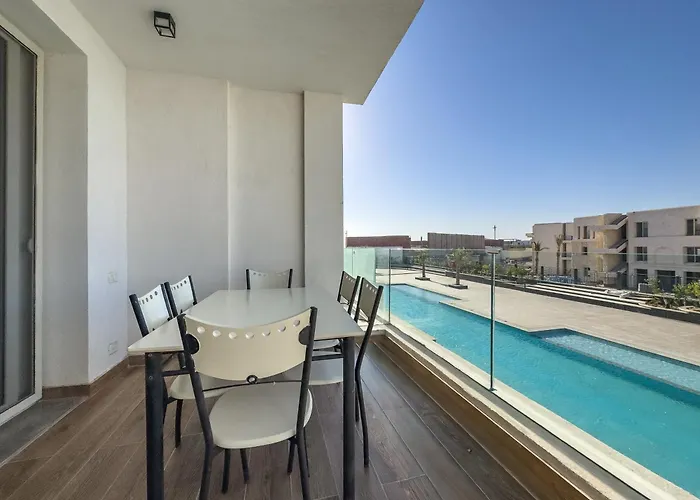 Poolside Townhome With 2 Masters, A Huge Terrace In El Gouna בית נופש